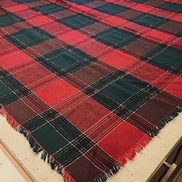Vintage Red & Green Plaid Christmas Table Cloth 54x76" Gold Metallic - Picture 1 of 3